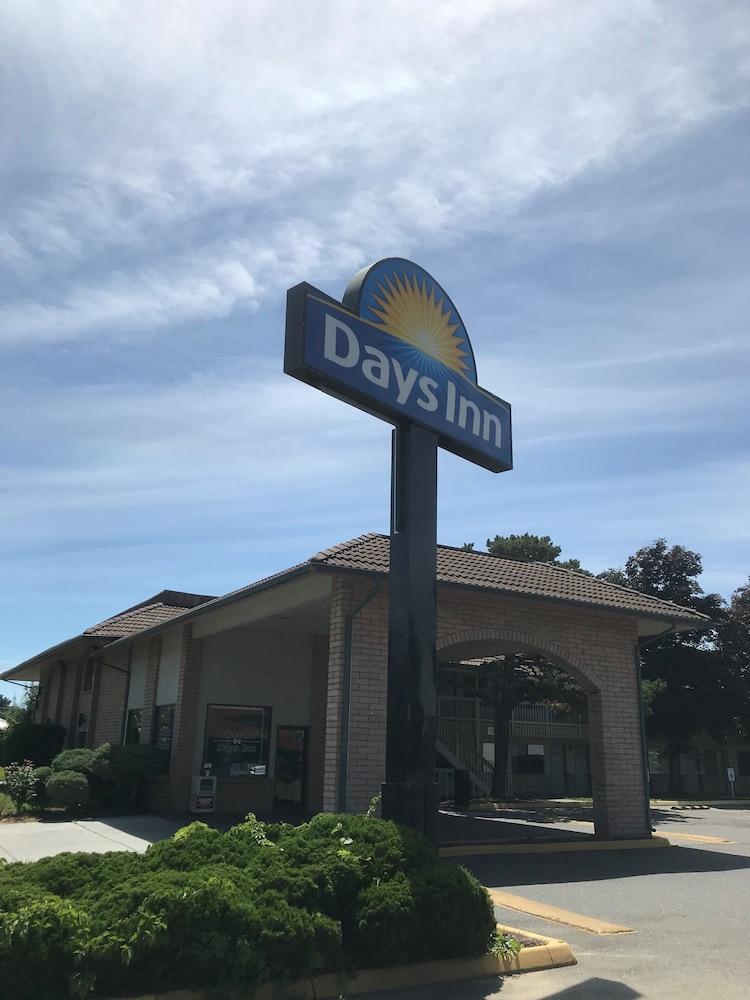 Days Inn By Wyndham Ричланд Екстериор снимка